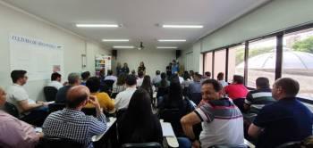 Alunos de MT conhecem gestão das coops do PR