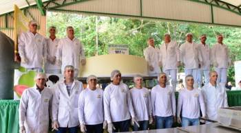 Coopernova serve queijo de 1.817 Kg