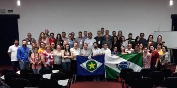 Alunos de MT conhecem gestão das coops do PR
