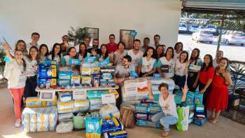 Funcionários do Sistema OCB/MT doam fraldas para o Abrigo do Idosos