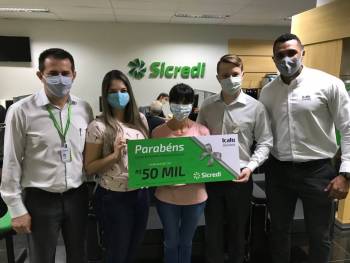 Associada do Sicredi recebe prêmio de seguro de vida