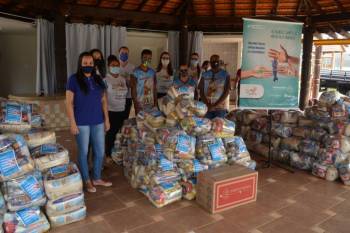 Primacredi doa 6 toneladas de alimentos arrecadados durante o Dia C