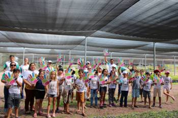 Alunos visitam viveiro de mudas da Coopernova