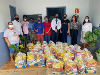 Sicoob Fronteiras entrega 5,6 toneladas de alimentos