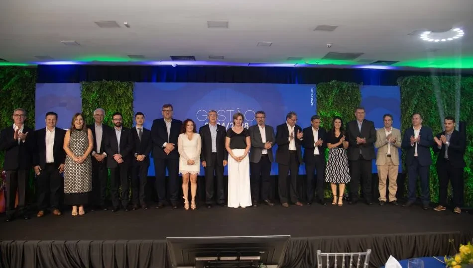 apresenta nova diretoria