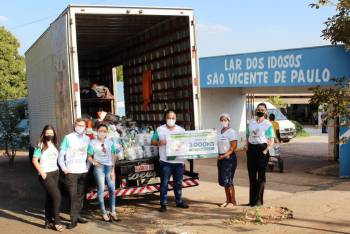 Unicred MT doa 17 toneladas de alimentos