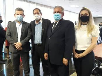 Governador da posse aos representantes da OCB/MT na Jucemat