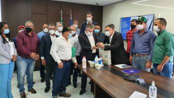 Cooperativas de leite participam de plano de expansão proposta pelo governo de MT